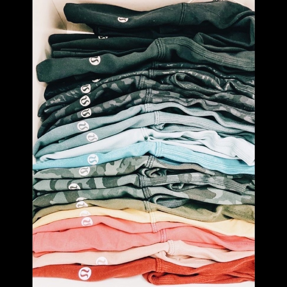 LOOKING FOR LULU LEMON LEGGINGS (SIZES 2 AND 4)